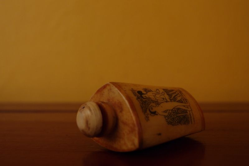 Erotische Schnupftabakflasche aus Knochen Liebe 4 4