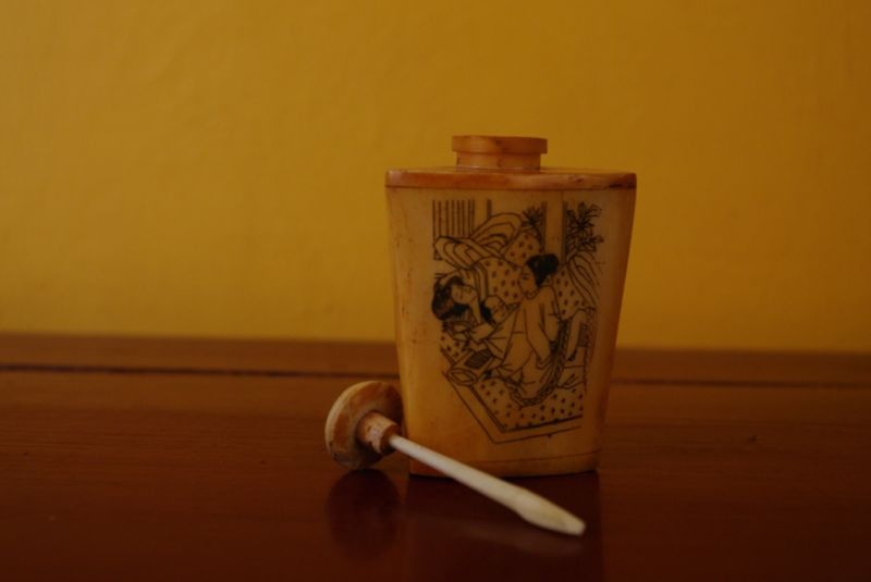 Erotische Schnupftabakflasche aus Knochen Liebe 4 5