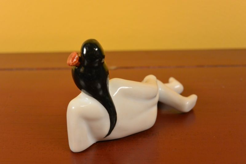 Erotische Schnupftabakflasche Nackte Frau liegend 3