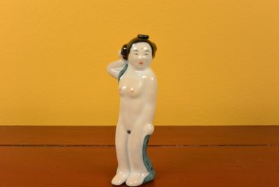 Erotische Schnupftabakflasche Nackte Frau stehen 2