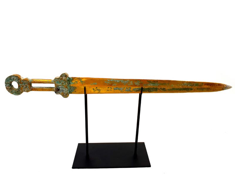 Espada de teatro chino en su soporte de exhibición - Emperador 1