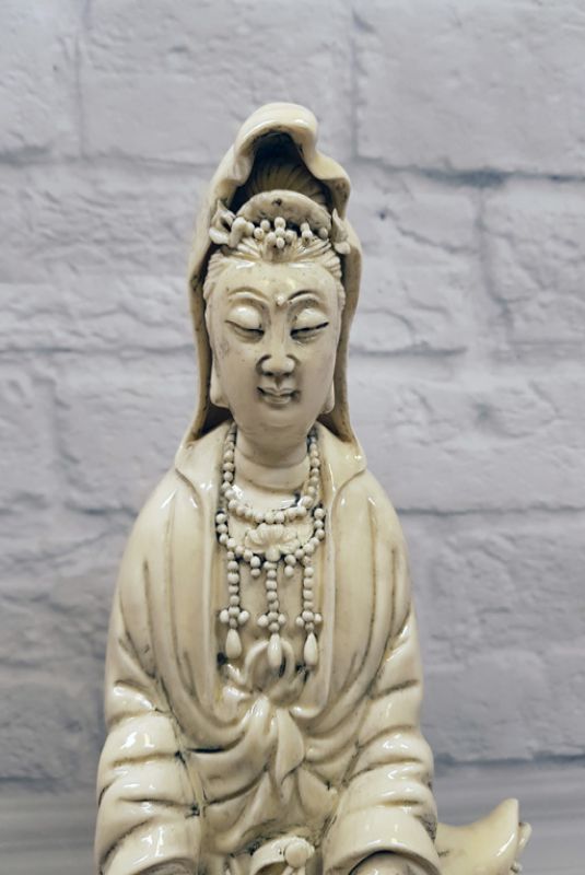 Estatua China Blanca - Porcelana Dehua - Diosa de pie con su cesta 3