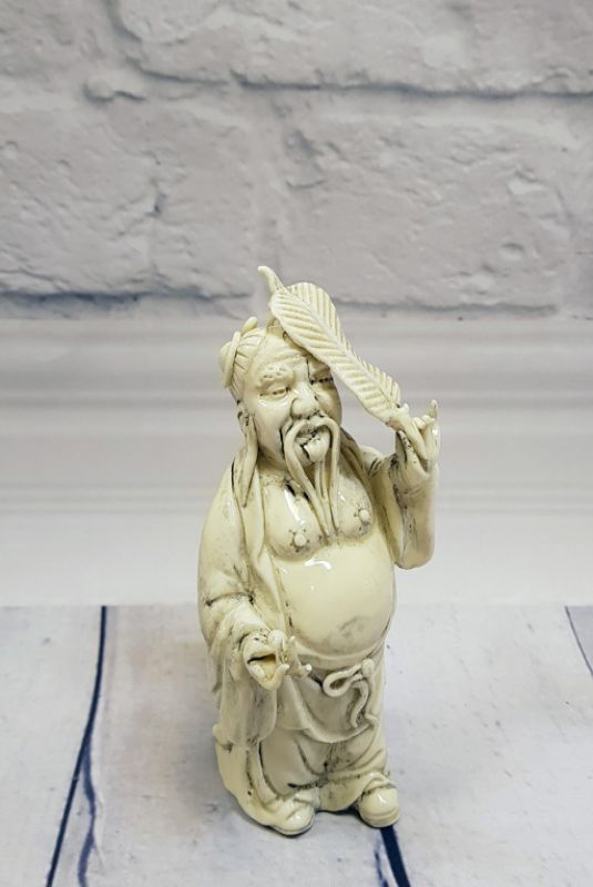 Estatua China Blanca - Porcelana Dehua - Hombre y la hoja 1