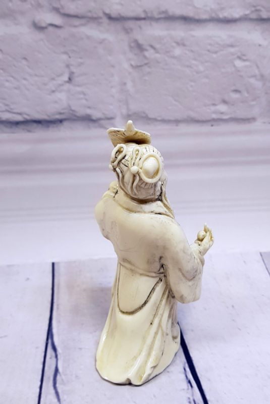 Estatua China Blanca - Porcelana Dehua - Hombre y la hoja 2