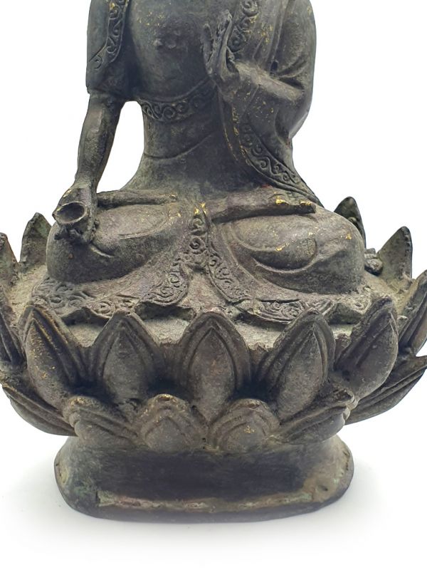 Estatua de bronce Buda en una flor de loto 3