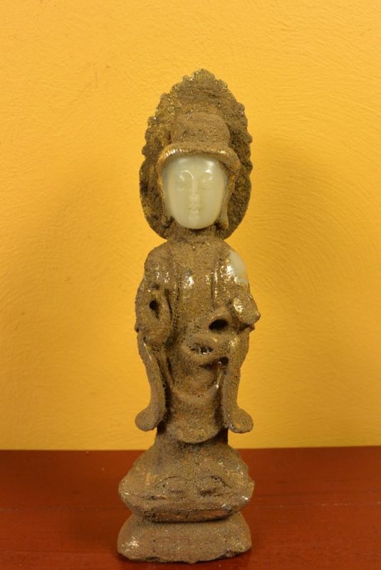 Estatua de jade Buda de pie 1