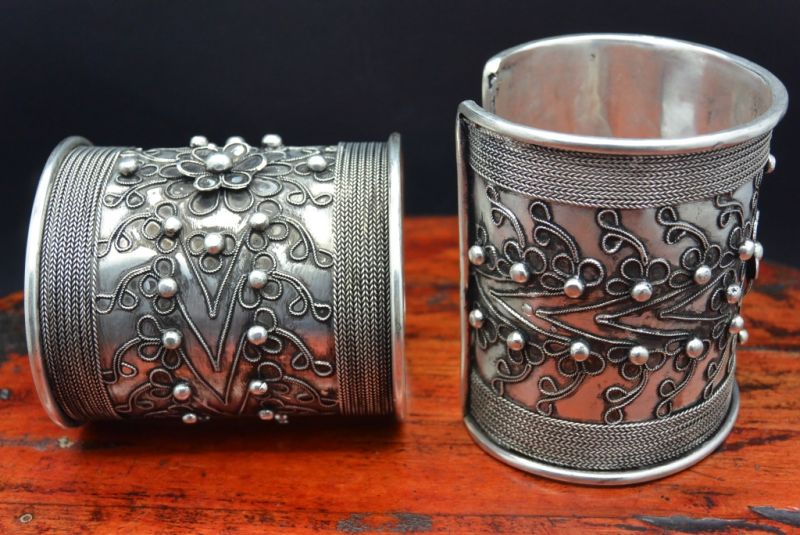 Ethnic Bracelet ornamented with flowers 2