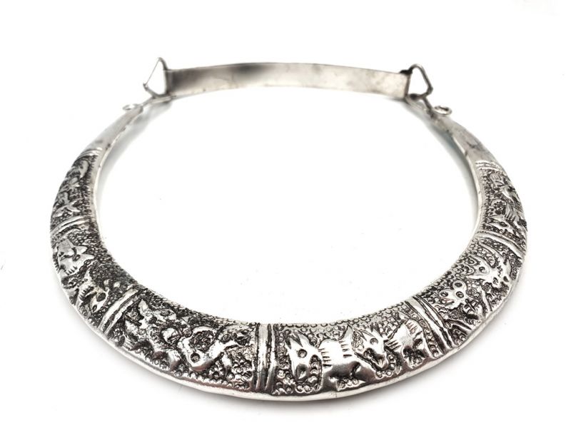 Ethnic Jewelry 1 graved ring torque 1