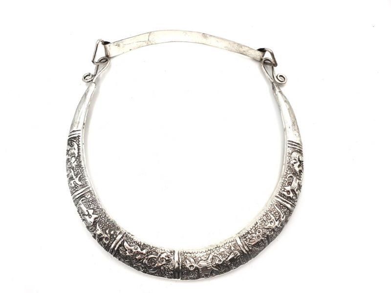 Ethnic Jewelry 1 graved ring torque 2