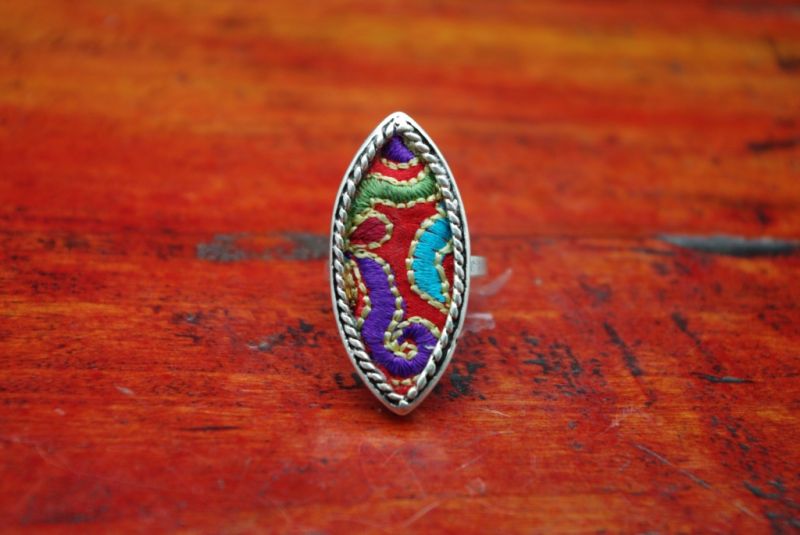Ethnic Ring Embroidery Oval red 2