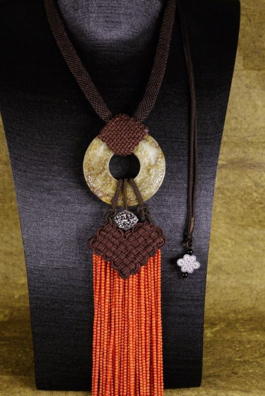 Ethnic Schmuckkreationen Alte Jade und Rote Koralle 2
