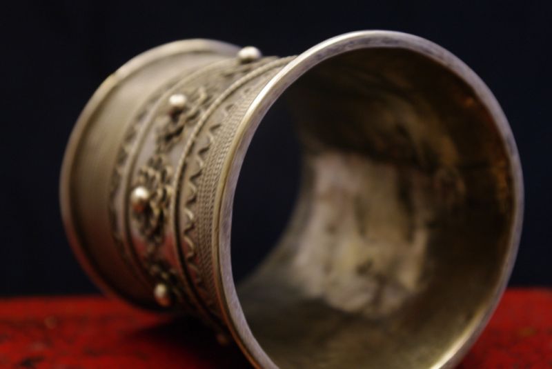 Ethnische Armbänder mit Blumen geschmückt 5