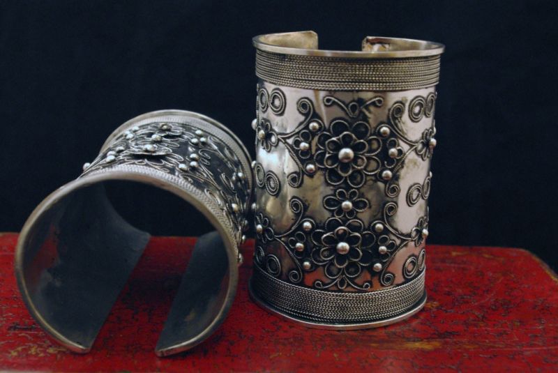 Ethnische Armbänder der Miao Minderheit 2
