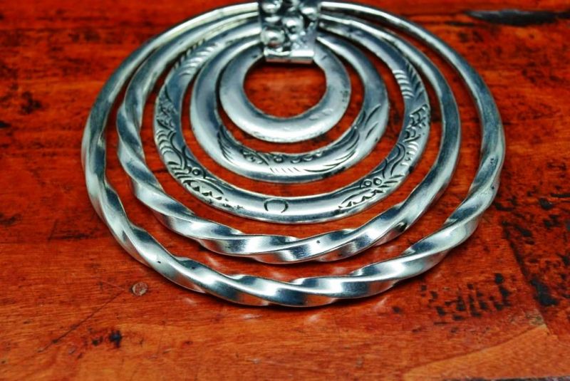 Ethnische Halskette 5 Spiralen 3