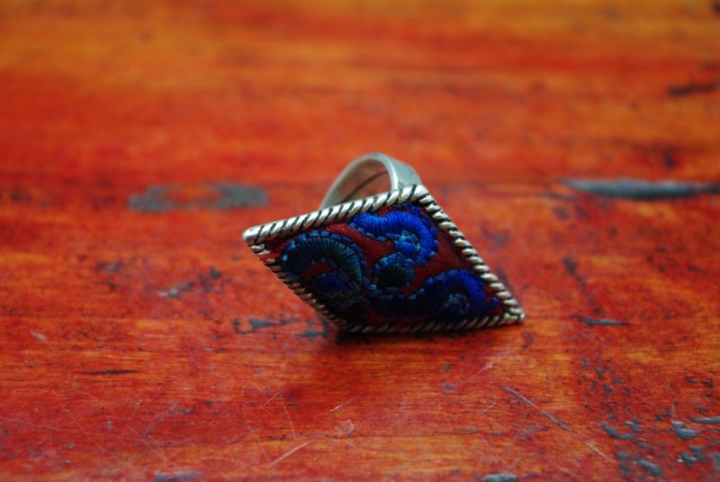 Ethnische Stickerei Ring Diamant Rot und Blau 3