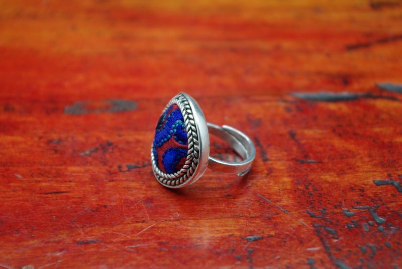 Ethnische Stickerei Ring Round Rot und Blau 3