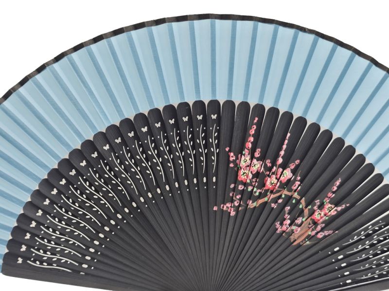 Cliquez sur la vignette pour agrandir et survolez la photo pour zoomer Éventail Asiatique - Peint à la main - Fleurs de cerisier sur bois noir et tissu bleu clair 2