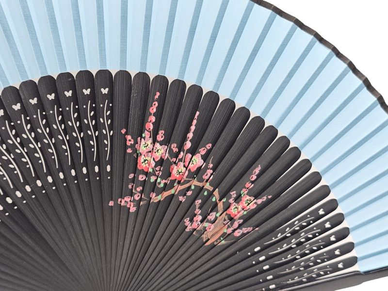 Cliquez sur la vignette pour agrandir et survolez la photo pour zoomer Éventail Asiatique - Peint à la main - Fleurs de cerisier sur bois noir et tissu bleu clair 3