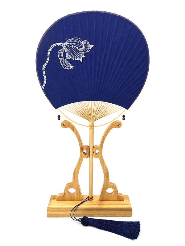 Éventail Japonais Uchiwa Bleu Marine - Motif Floral Blanc