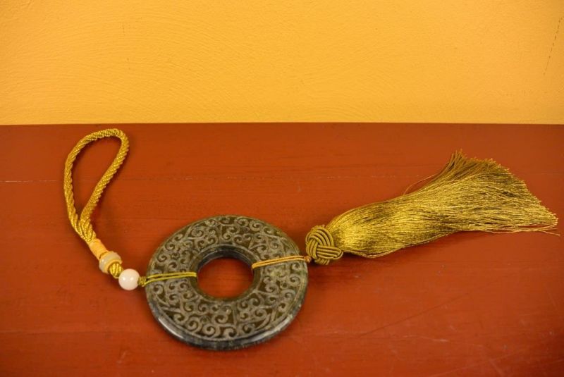 Feng Shui Chic Jade Tassel Black and gold 1