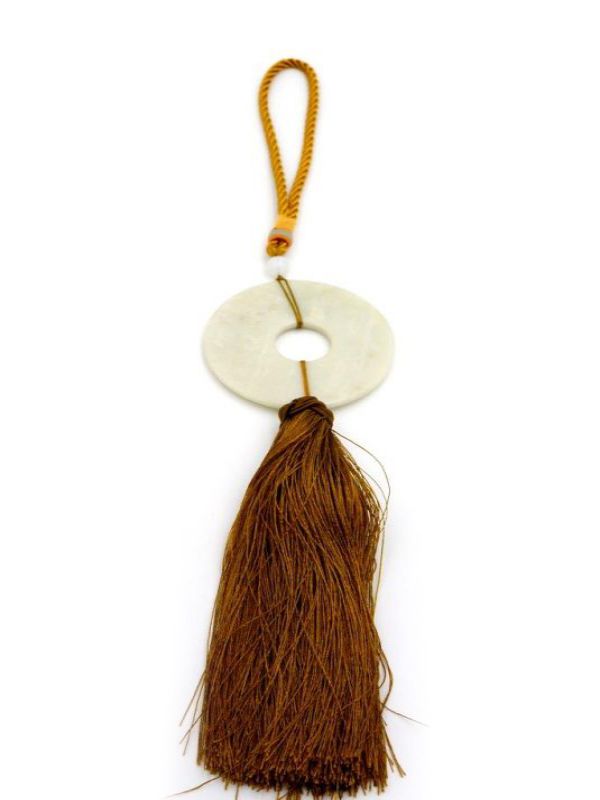 Feng Shui Chic Jade Tassel White and gold 1