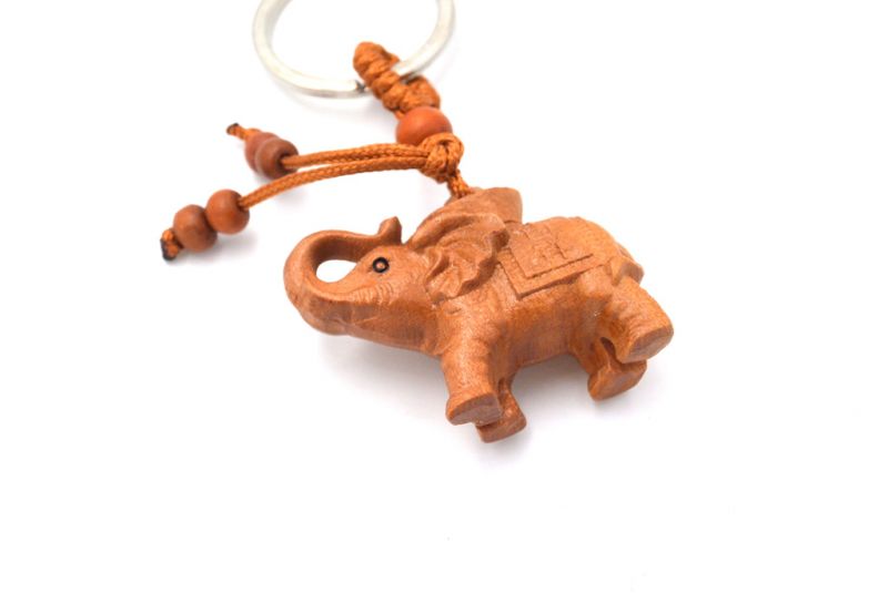 Feng Shui Keyring in wood - Elephant 2