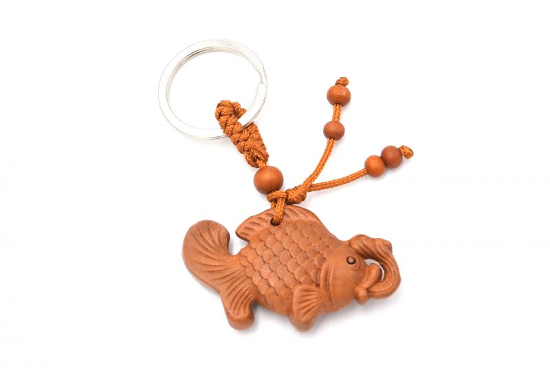 Feng Shui Keyring in wood - Fish 1