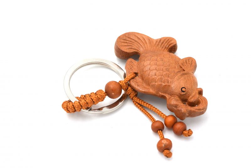 Feng Shui Keyring in wood - Fish 3