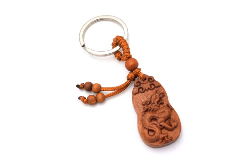 Feng Shui Keyring in wood - The dragon and the cloud 1