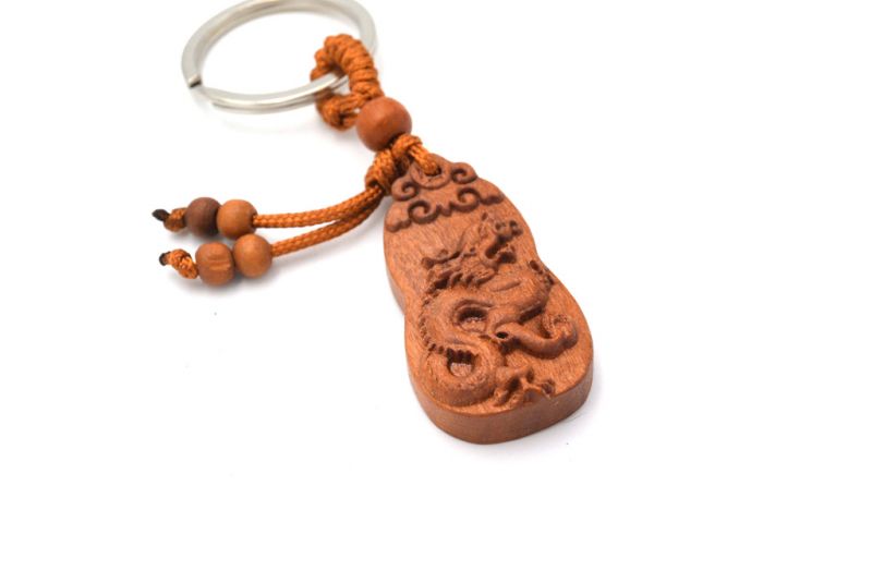 Feng Shui Keyring in wood - The dragon and the cloud 2