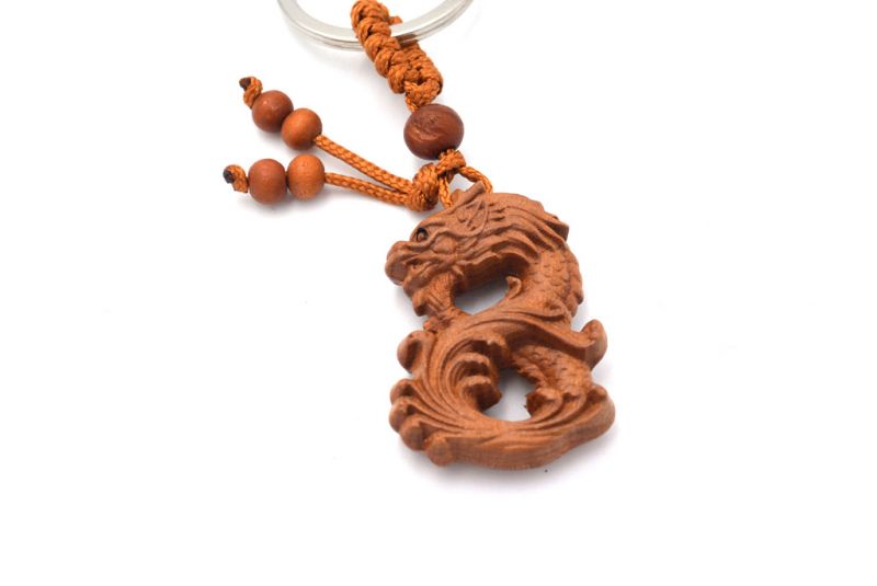 Feng Shui Keyring in wood - The dragon and the eight 2