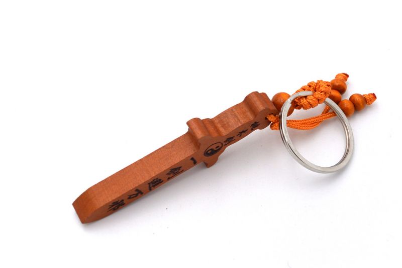 Feng Shui Keyring in wood - The sword 3