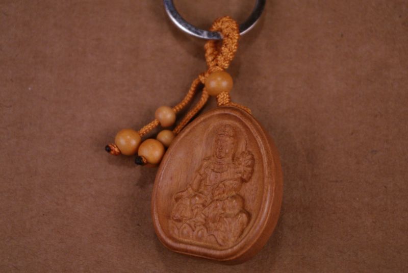 Feng Shui Schlüsselanhänger aus Holz GuanYin 2