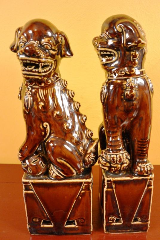 Fu Dog pair in porcelain 2