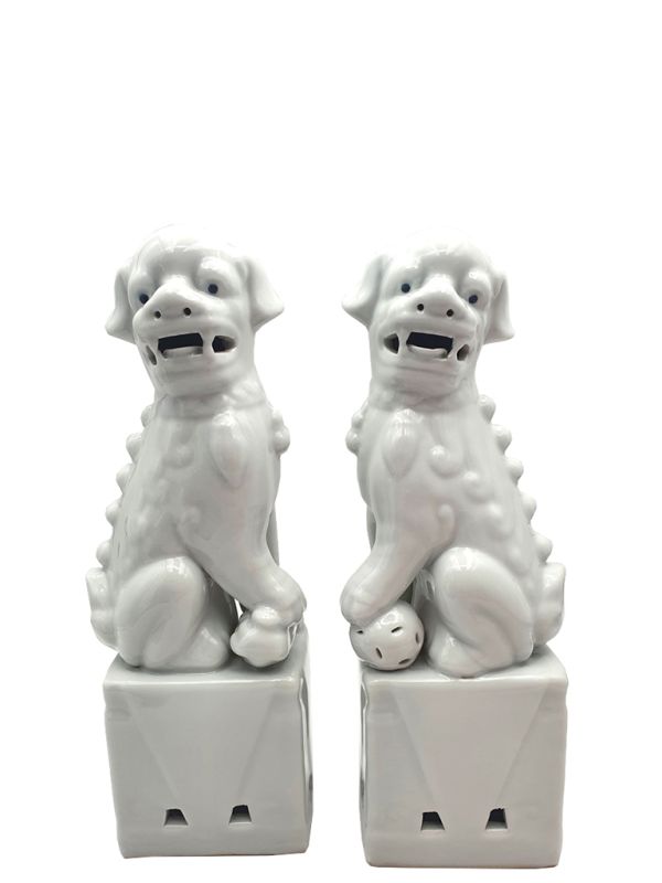 Fu Dog pair in porcelain White 1