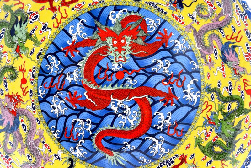 Grande Assiette Chinoise en porcelaine 33cm - Le dragon rouge 3