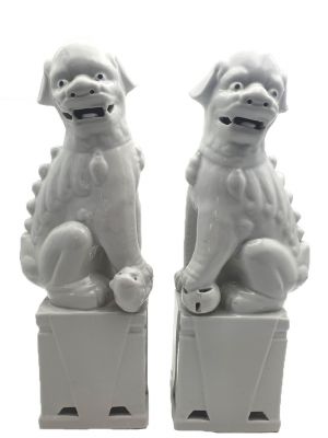 Grande Paire de Chiens Foo en porcelaine - Blanc Grande Paire de Chiens Foo en porcelaine - Blanc