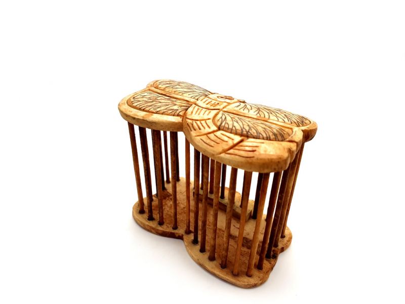 Grillenkäfig aus Knochen Libelle 3