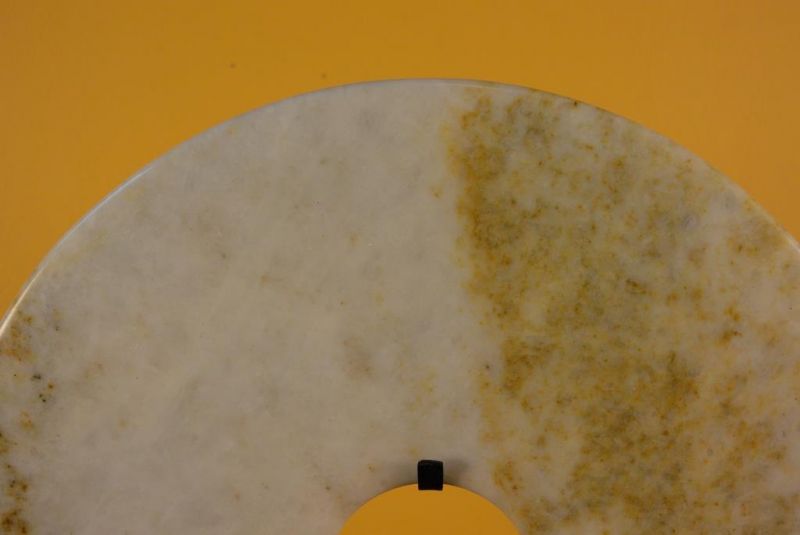 Große Bi-Scheibe aus Jade 30cm3