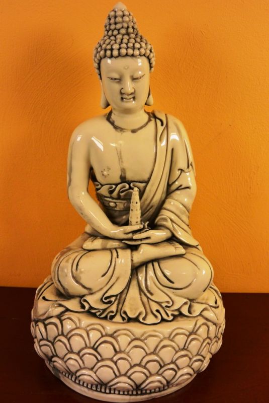 Grosse Buddha aus weissem Porzellan 2