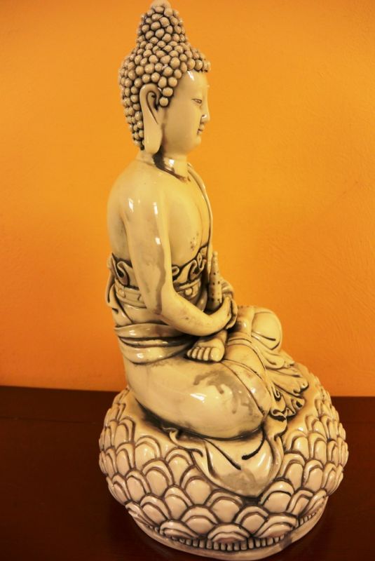Grosse Buddha aus weissem Porzellan 5