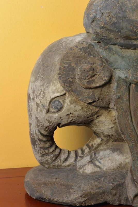 Große chinesische Holzstatue - Göttin auf einem Elefanten 3