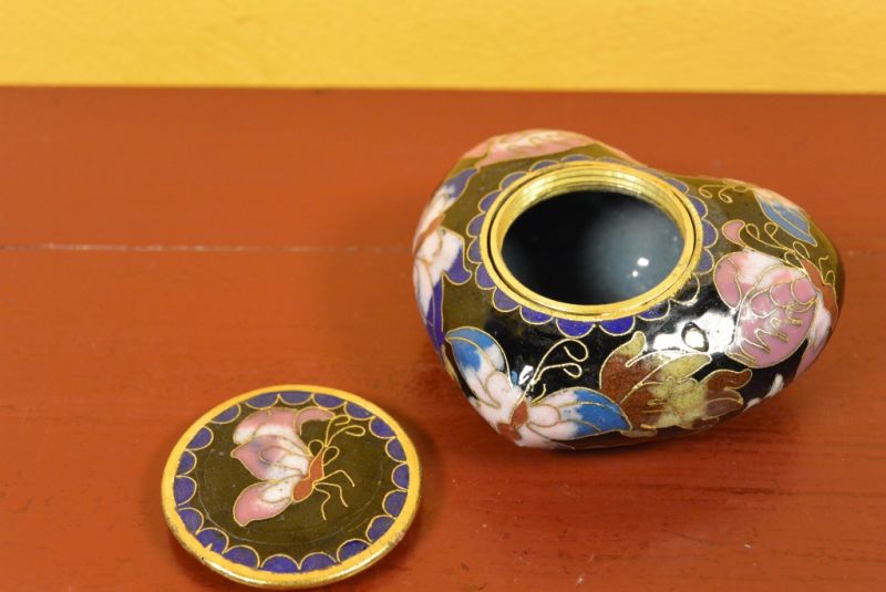 Grosse Cloisonne-Dose Schwarzes / Herz 4