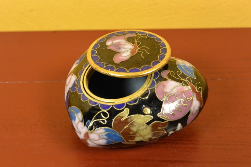 Grosse Cloisonne-Dose Schwarzes / Herz 5