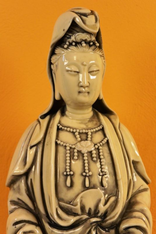 Grosse GuanYin in weissem Porzellan 3