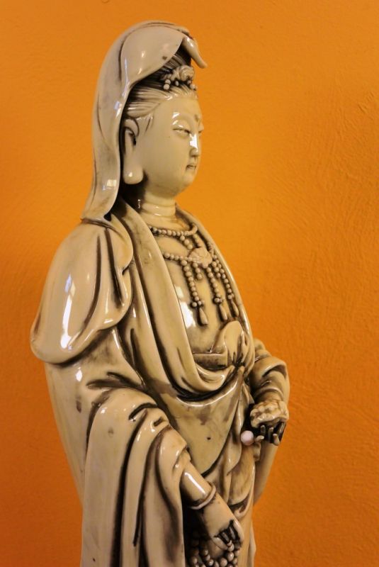 Grosse GuanYin in weissem Porzellan 5