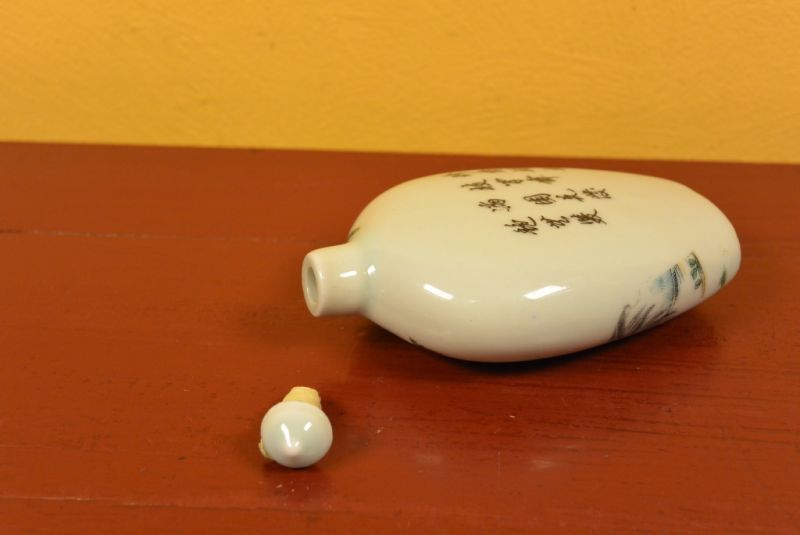 Große Porzellan Schnupftabakflasche Hahn 5