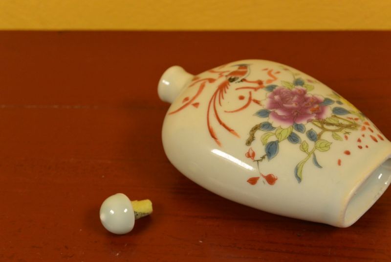 Große Porzellan Schnupftabakflasche Vogel Blumen 5