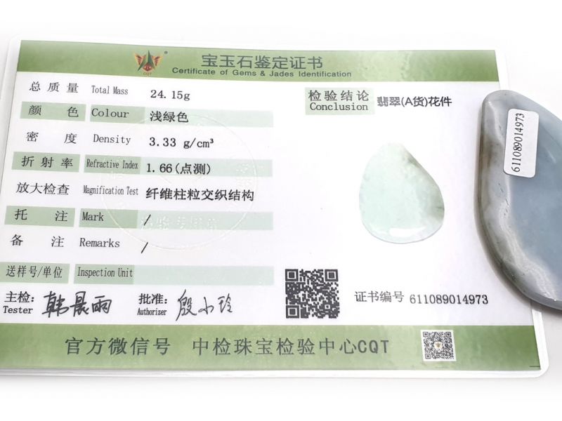 Gua Sha in echter Jade - Geflecktes Weiß mit grünen Reflexen 2