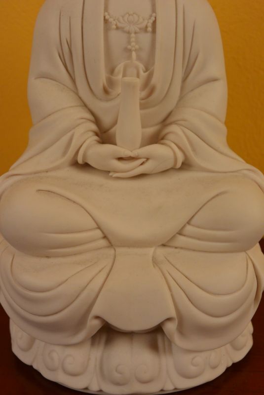 GuanYin in weissem Porzellan 4
